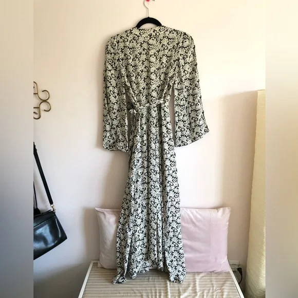 Doen Augusta Dress in Faded Queen Anne's Floral (minor spots) - Picture 8 of 16